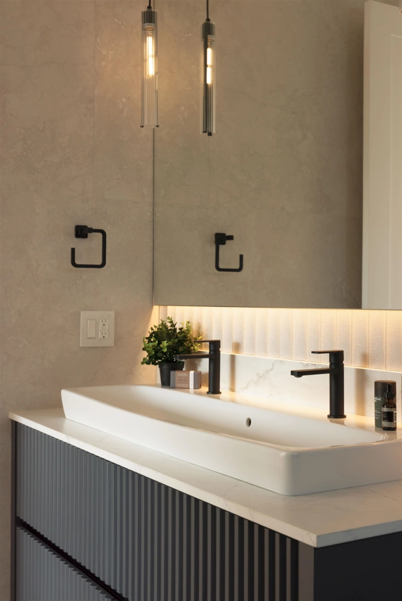 Front Yard Photo of 1 1183 W 33rd Avenue, Vancouver, BC