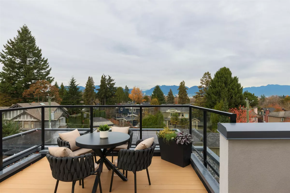 Hot Tub / Spa Photo of 1 1183 W 33rd Avenue, Vancouver, BC