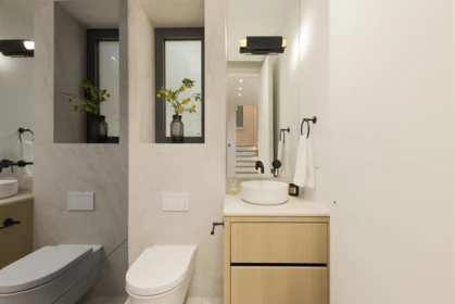 Entry Foyer Photo of 1 1183 W 33rd Avenue, Vancouver, BC