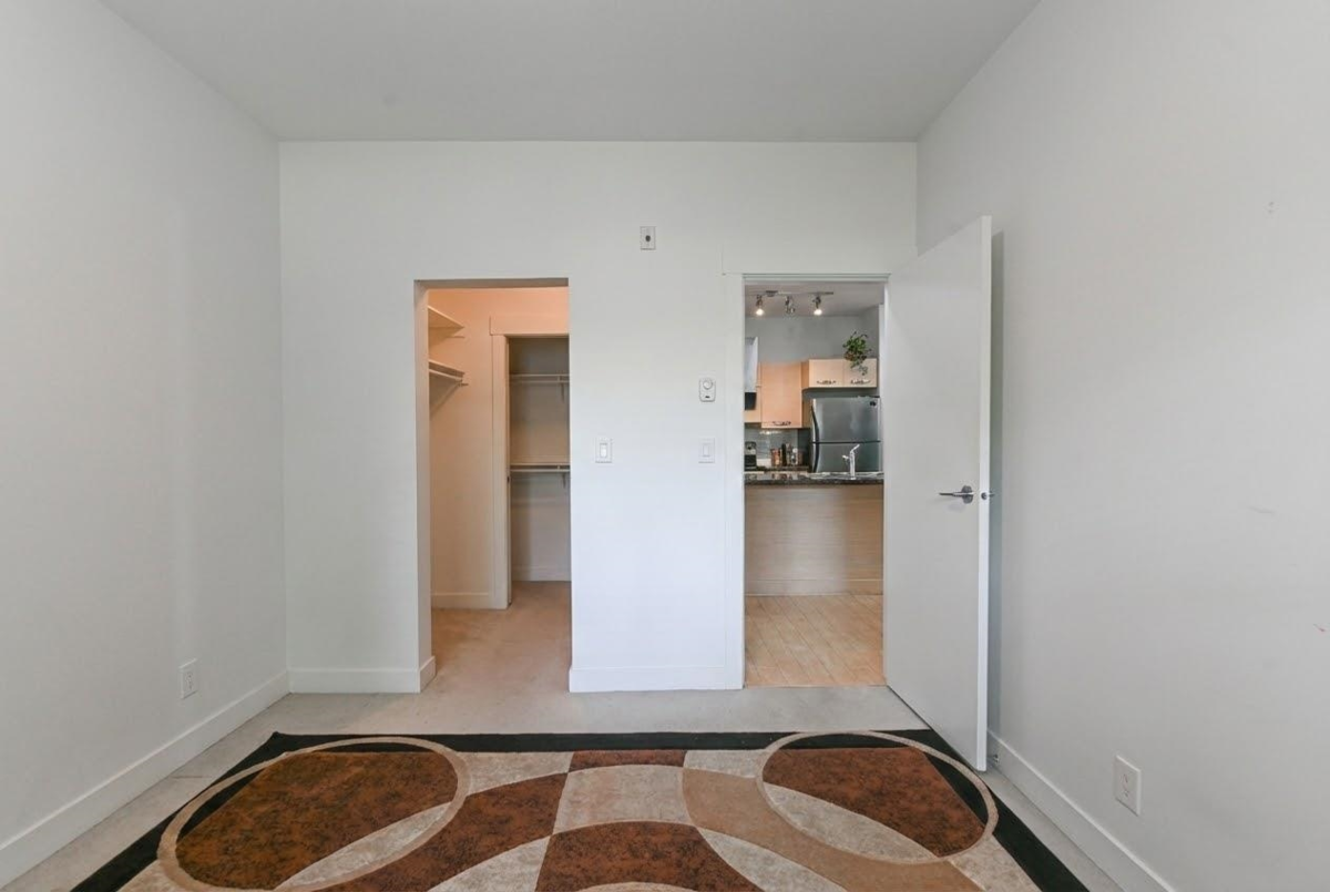 Entry Foyer Photo of 114 33539 Holland Avenue, Abbotsford, BC