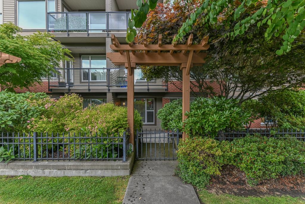 Exterior Front Photo of 114 33539 Holland Avenue, Abbotsford, BC