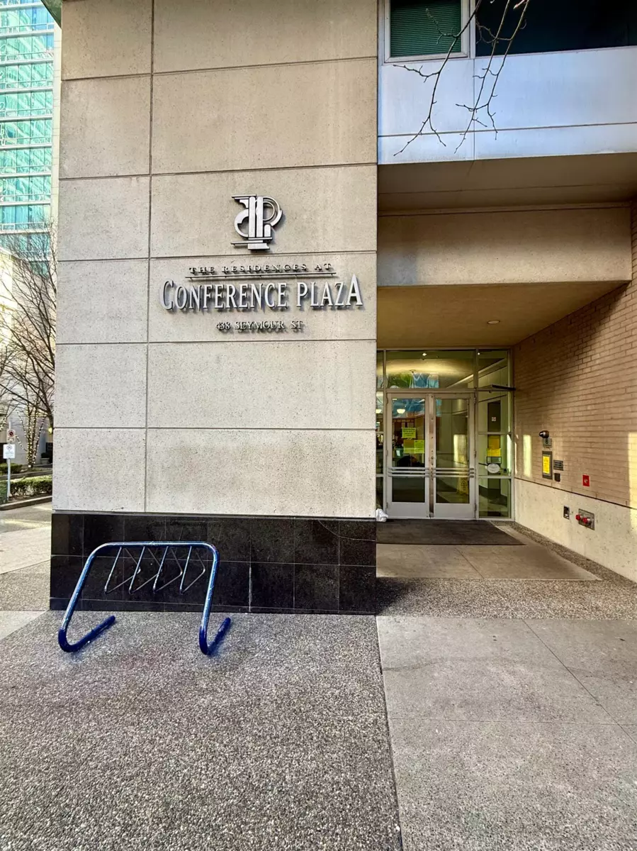 Dining Area Photo of 1701 438 Seymour Street, Vancouver, BC