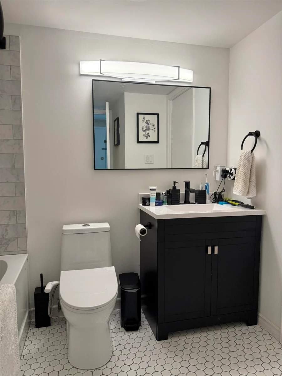 Powder Room Photo of 1701 438 Seymour Street, Vancouver, BC