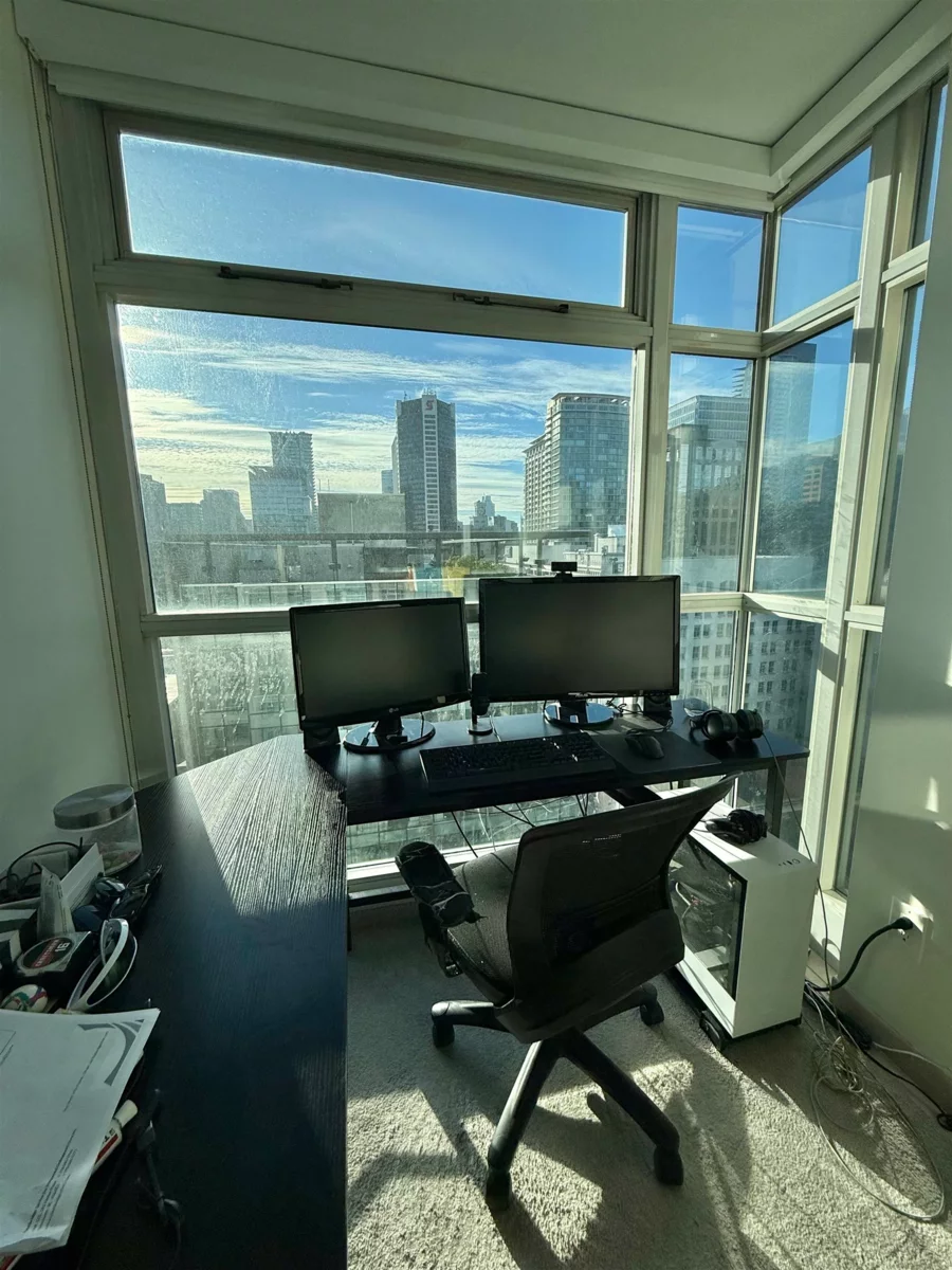 Walk-In Closet Photo of 1701 438 Seymour Street, Vancouver, BC