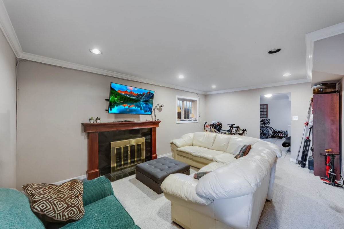 Guest Bathroom Photo of 3150 W 26th Avenue, Vancouver, BC