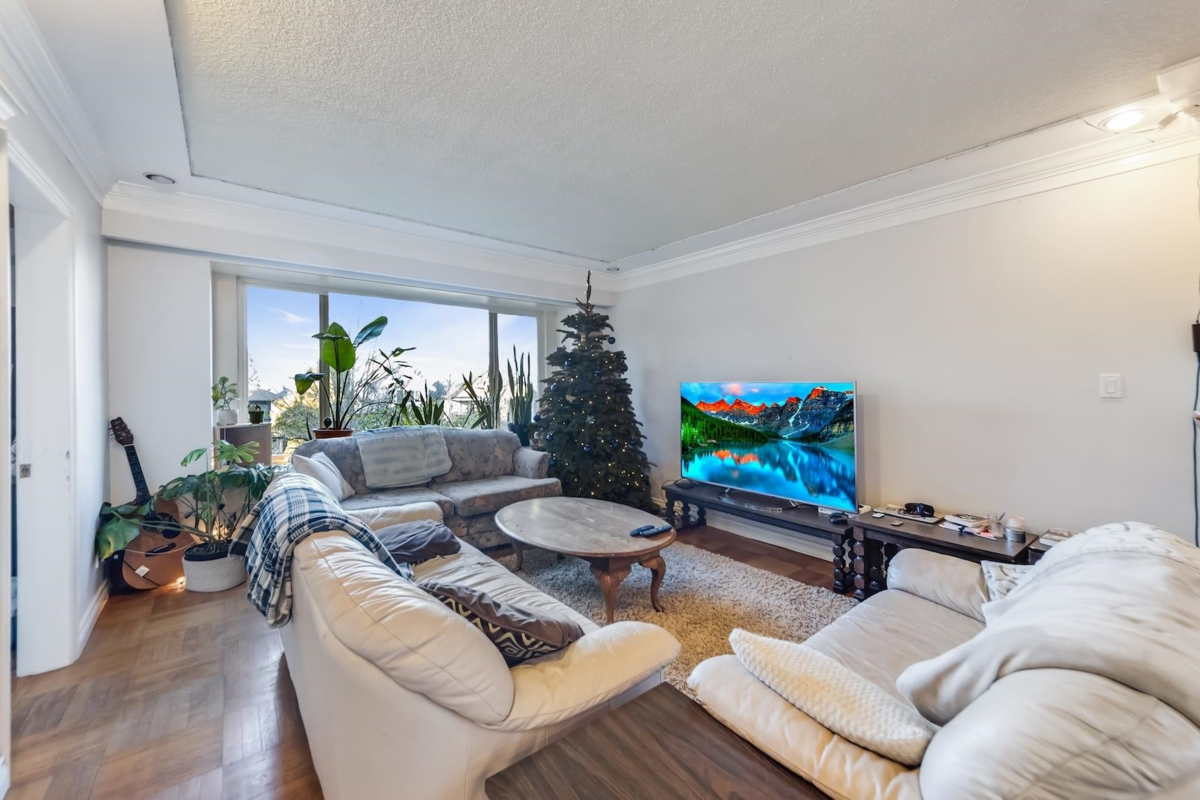 Kitchen Island Photo of 3150 W 26th Avenue, Vancouver, BC