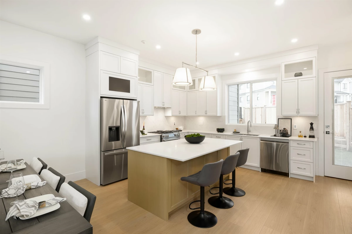 Kitchen Photo of 102 1810 165a Street, Surrey, BC