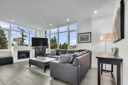 303 14824 North Bluff Road, White Rock, BC, White Rock — Apartment/Condo for sale