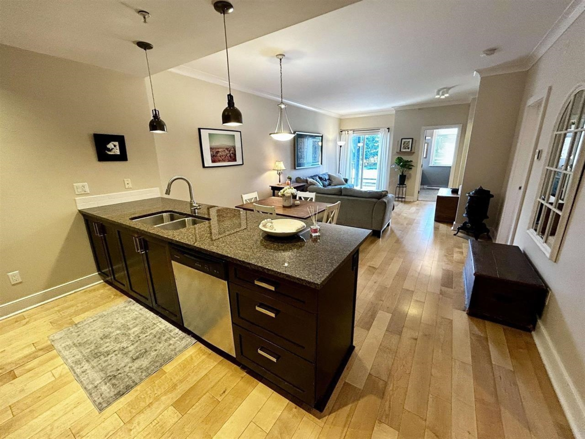 Family Room Photo of 405 5599 14b Avenue, Delta, BC