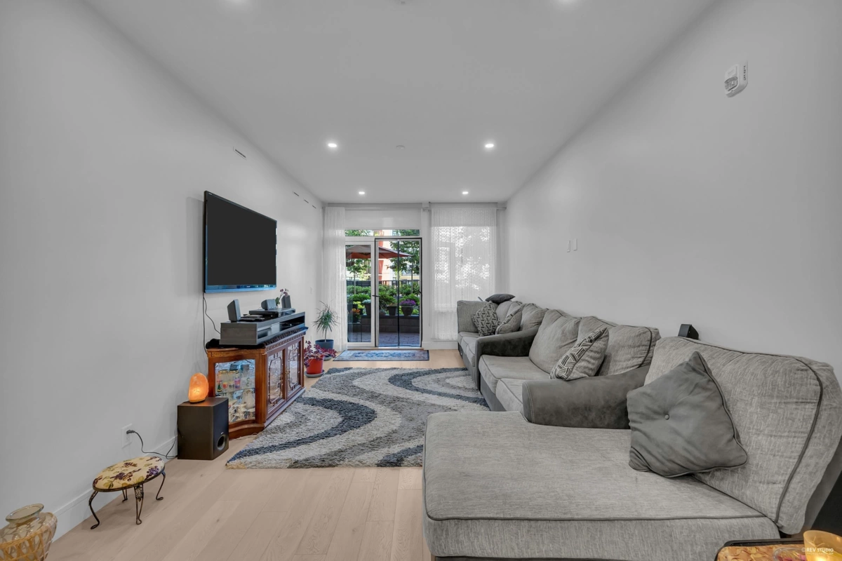 Living Room Photo of 101 20416 Park Avenue, Langley, BC