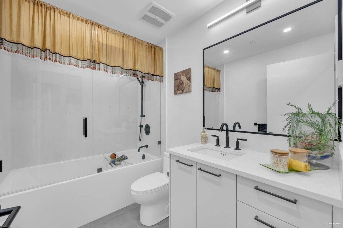 Powder Room Photo of 101 20416 Park Avenue, Langley, BC