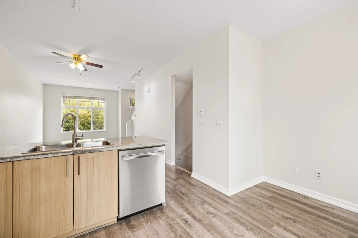 Guest Bathroom Photo of 32 31098 Westridge Place, Abbotsford, BC