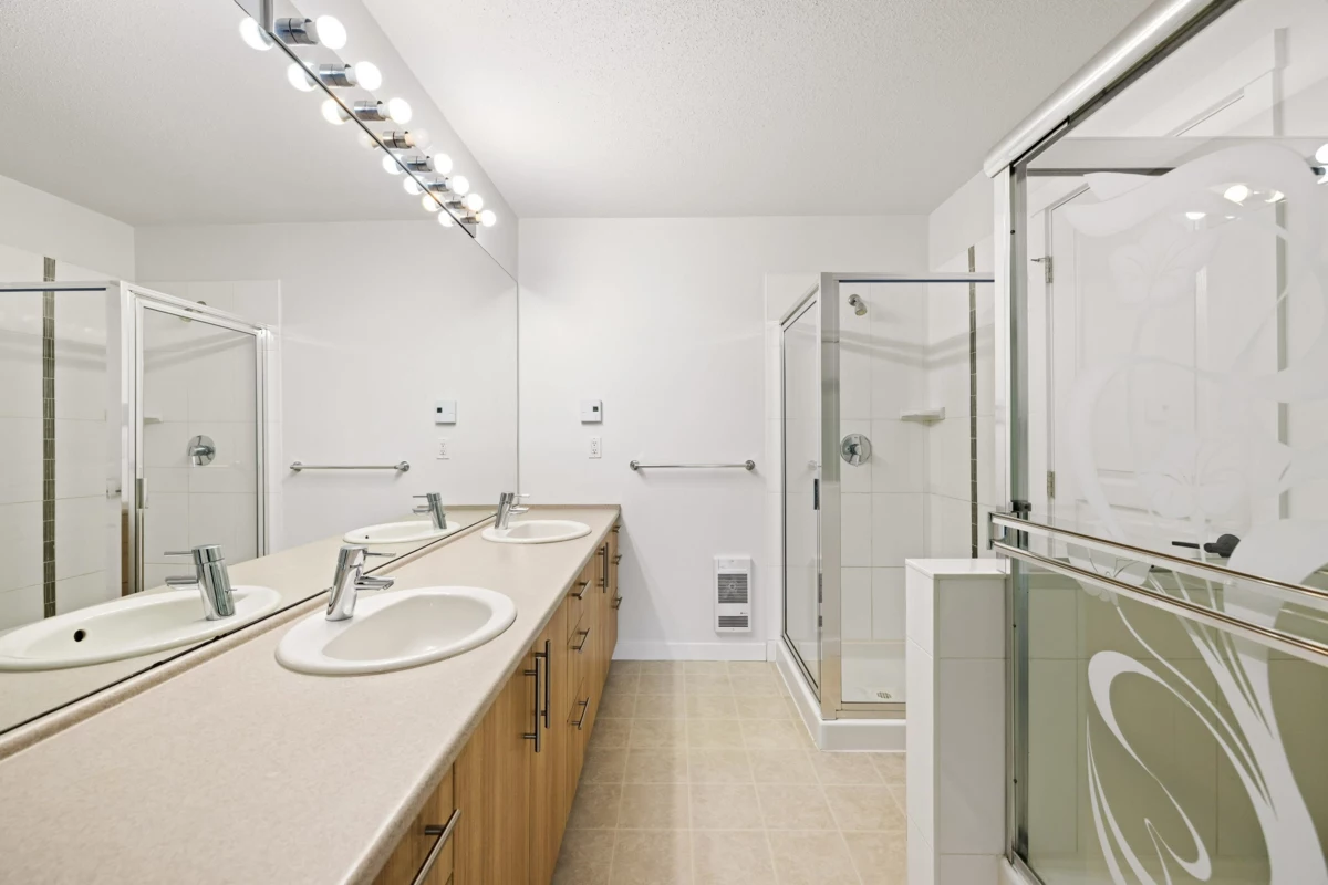 Hallway Photo of 32 31098 Westridge Place, Abbotsford, BC