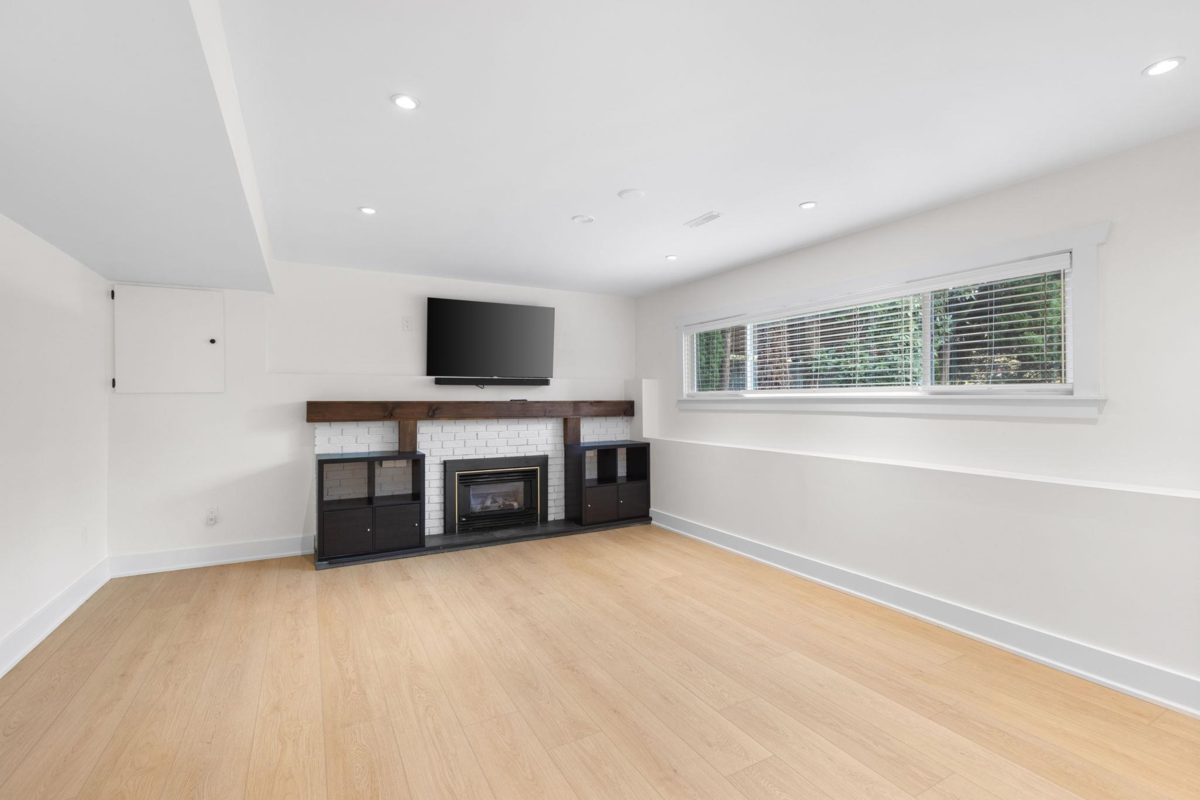 Hallway Photo of 3214 Mariner Way, Coquitlam, BC