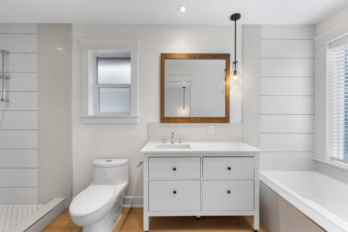 Primary Bathroom Photo of 3214 Mariner Way, Coquitlam, BC