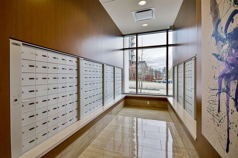 Family Room Photo of 903 13398 104 Avenue, Surrey, BC