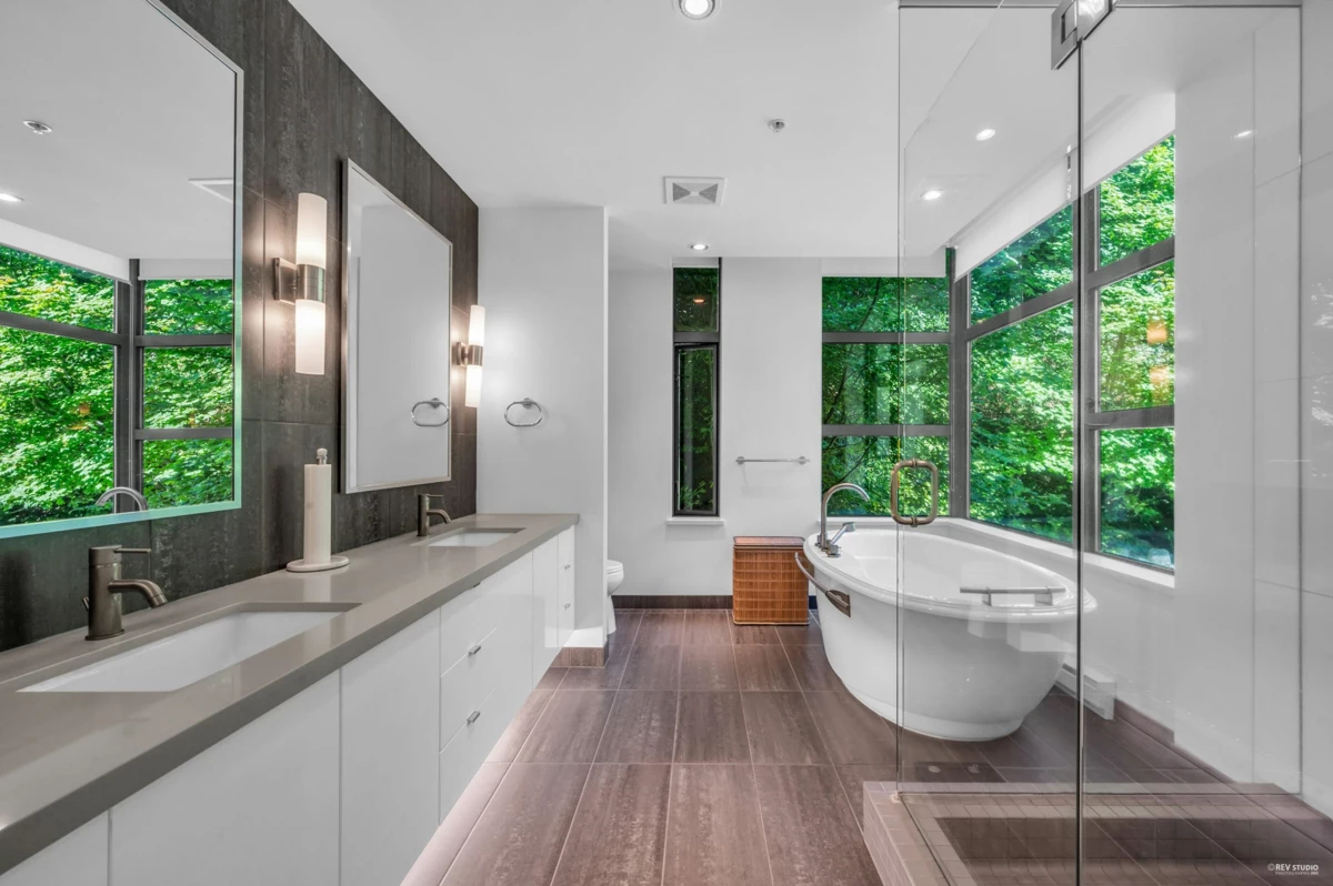 Basement Recreation Room Photo of 401 3315 Cypress Place, West Vancouver, BC