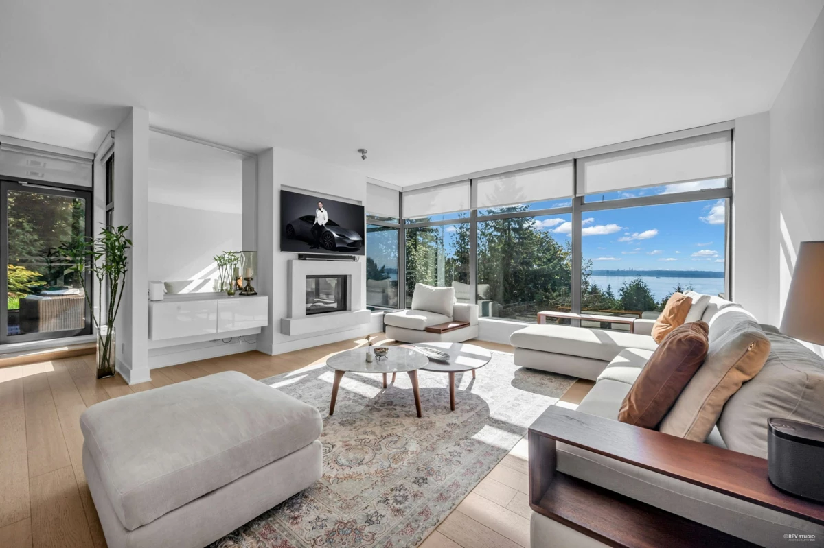 Family Room Photo of 401 3315 Cypress Place, West Vancouver, BC