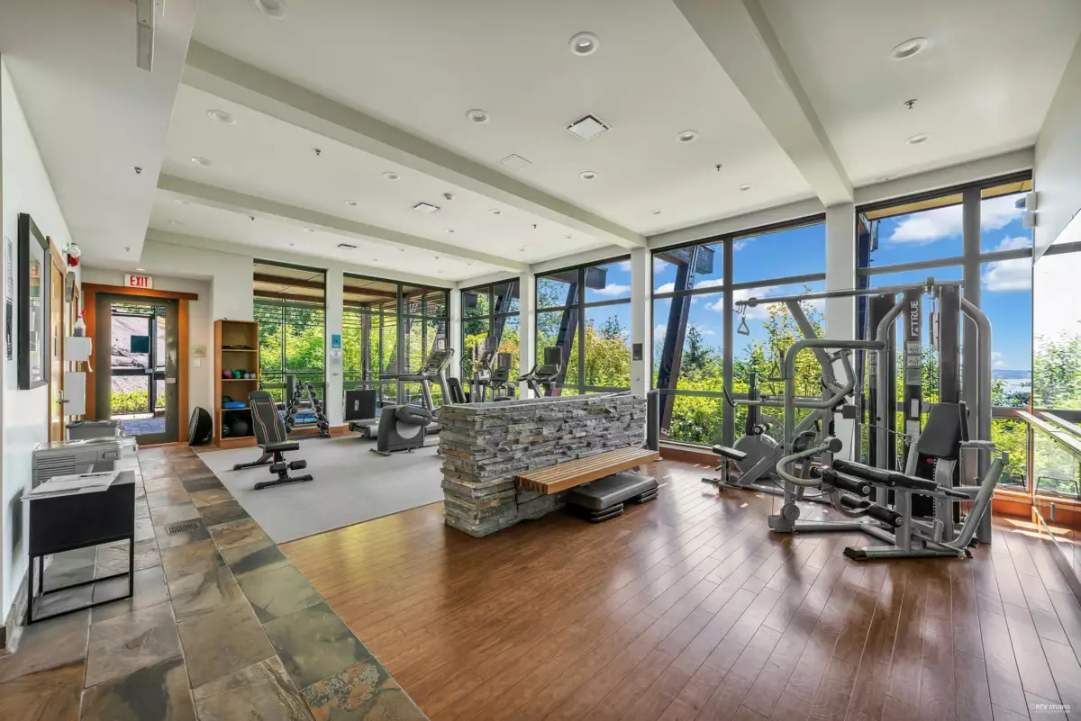 Front Yard Photo of 401 3315 Cypress Place, West Vancouver, BC