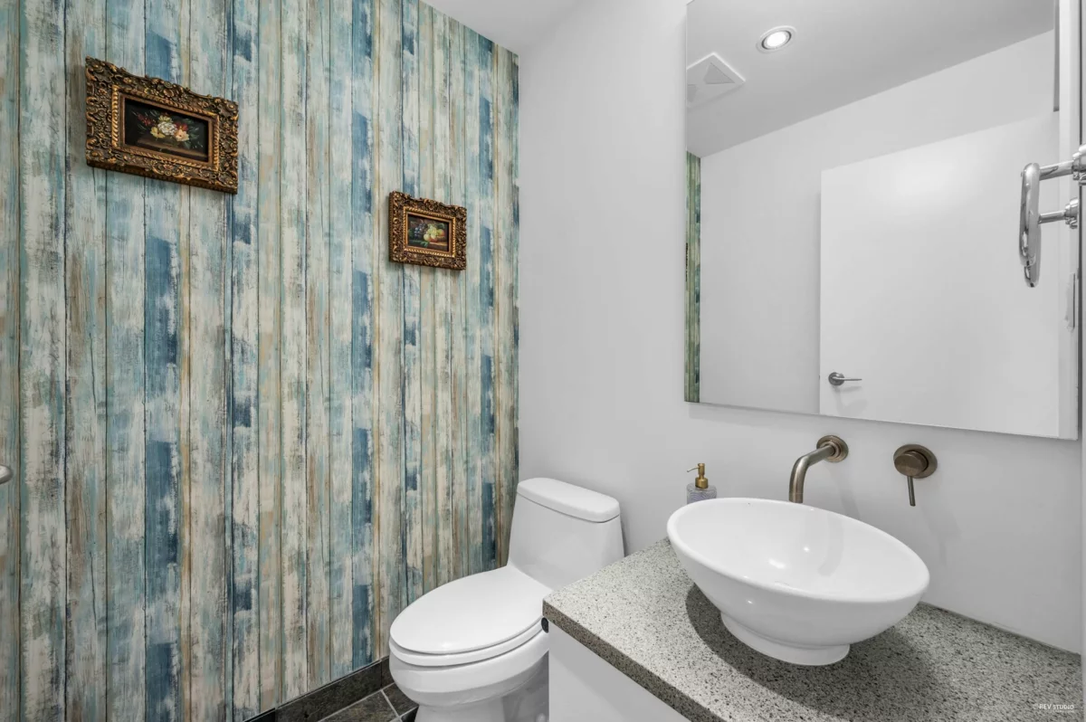 Hallway Photo of 401 3315 Cypress Place, West Vancouver, BC