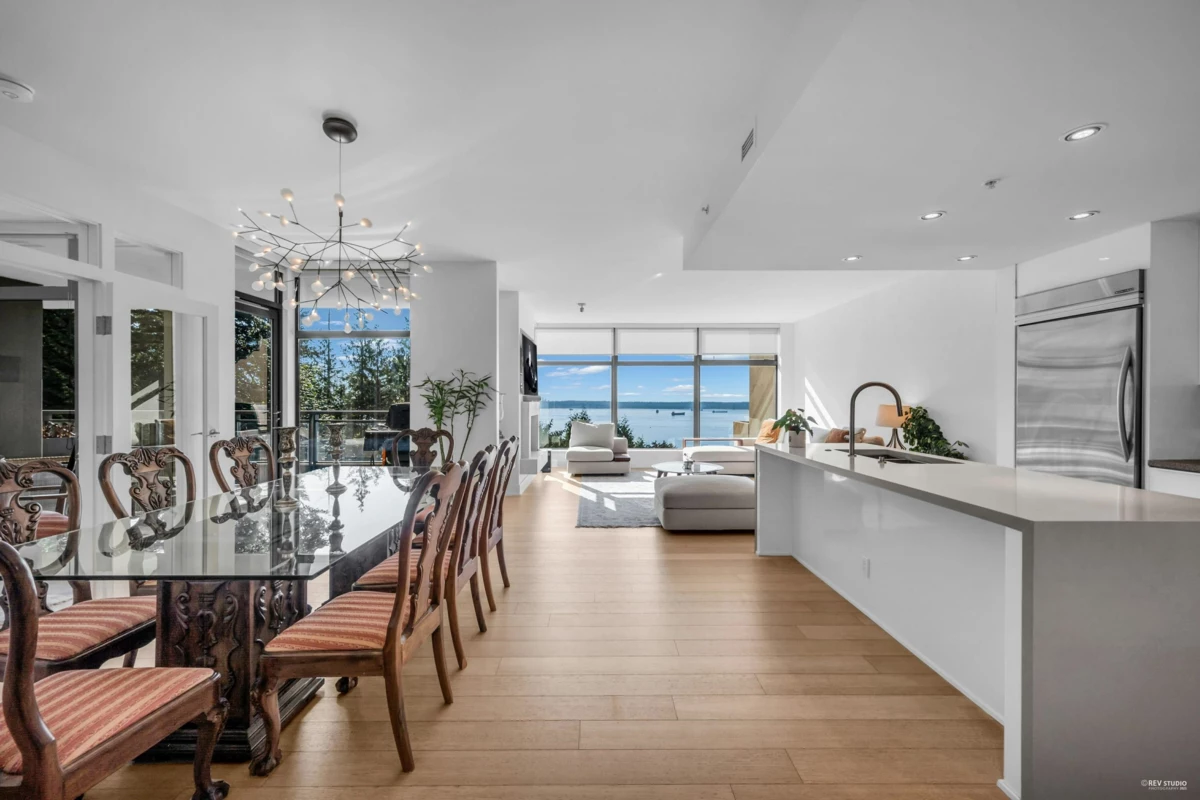 Kitchen Island Photo of 401 3315 Cypress Place, West Vancouver, BC