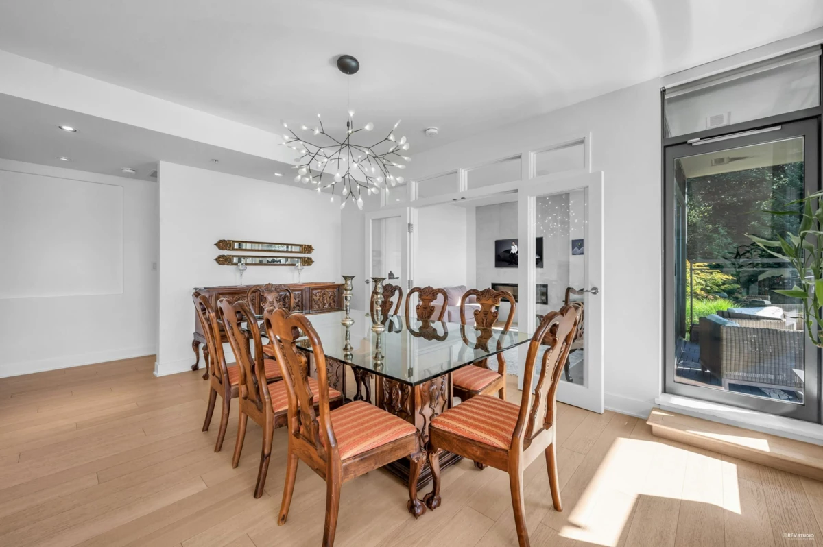 Kitchen Photo of 401 3315 Cypress Place, West Vancouver, BC