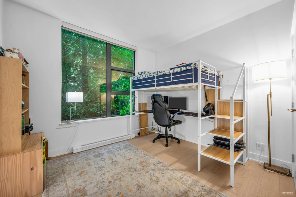 Laundry Room Photo of 401 3315 Cypress Place, West Vancouver, BC