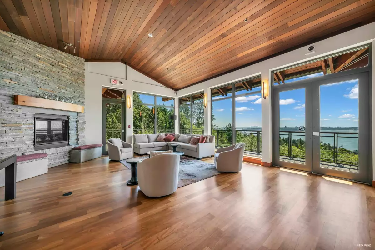 Outdoor Deck Photo of 401 3315 Cypress Place, West Vancouver, BC