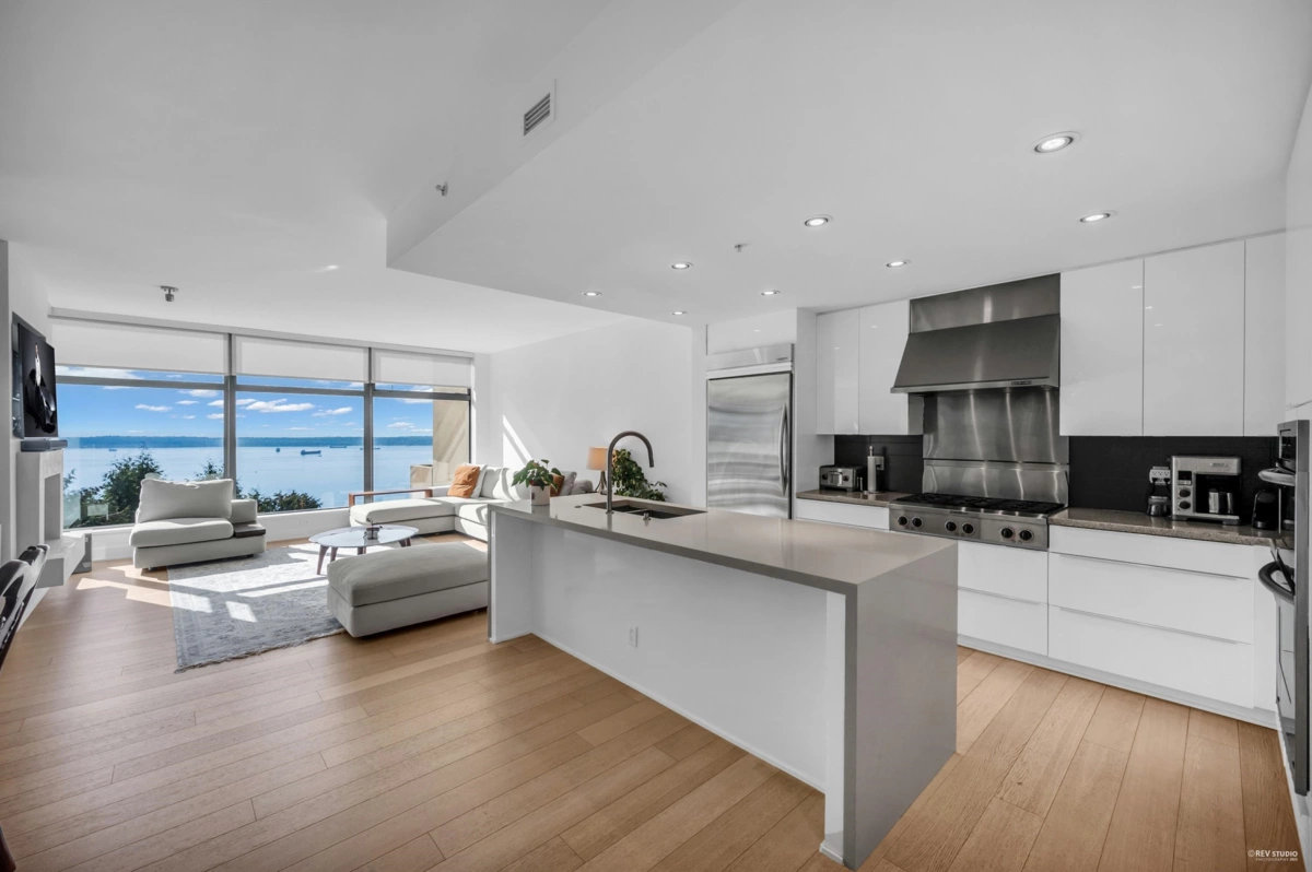 Pantry Photo of 401 3315 Cypress Place, West Vancouver, BC