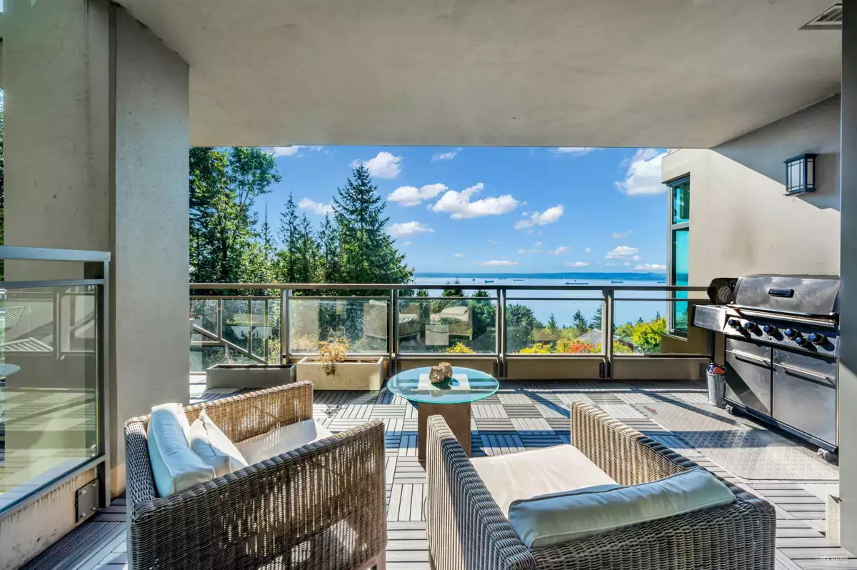 Powder Room Photo of 401 3315 Cypress Place, West Vancouver, BC