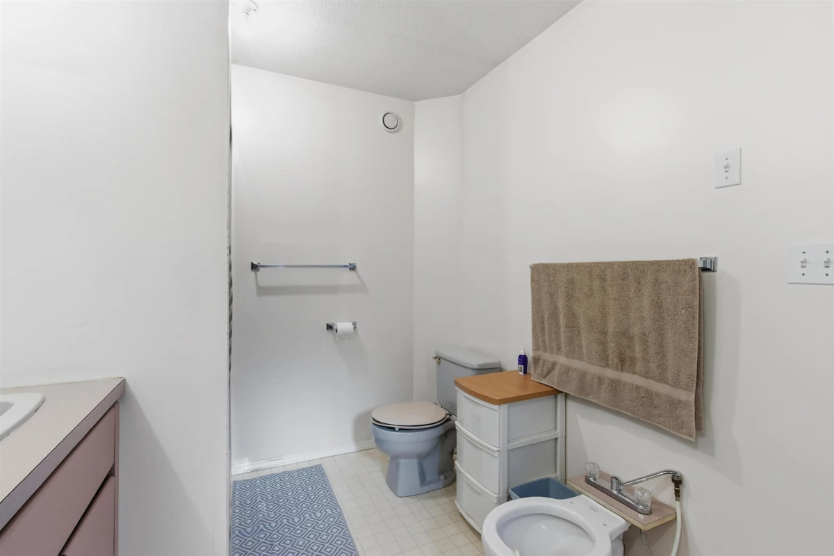 Entry Foyer Photo of 1405 227 Street, Langley, BC