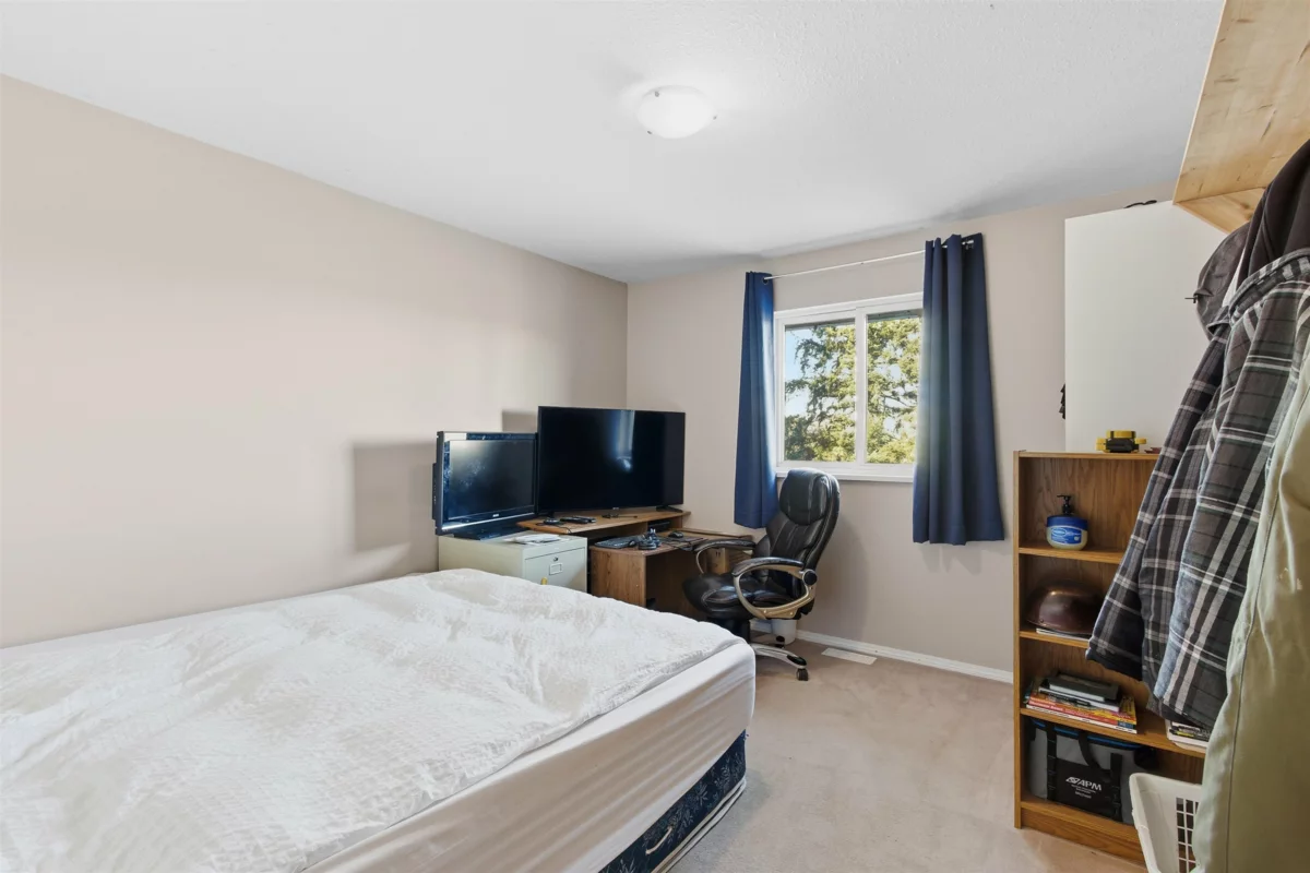 Hallway Photo of 1405 227 Street, Langley, BC