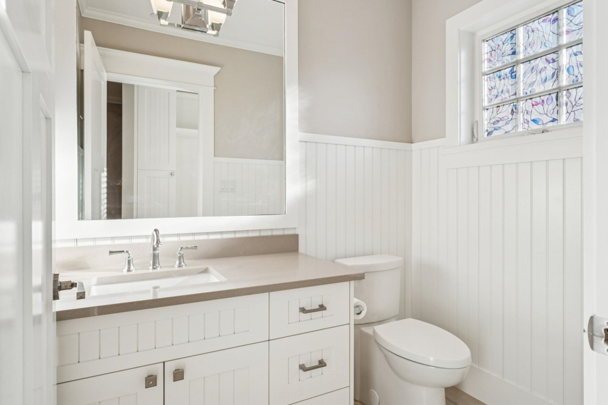 Entry Foyer Photo of 1155 12th Street, West Vancouver, BC