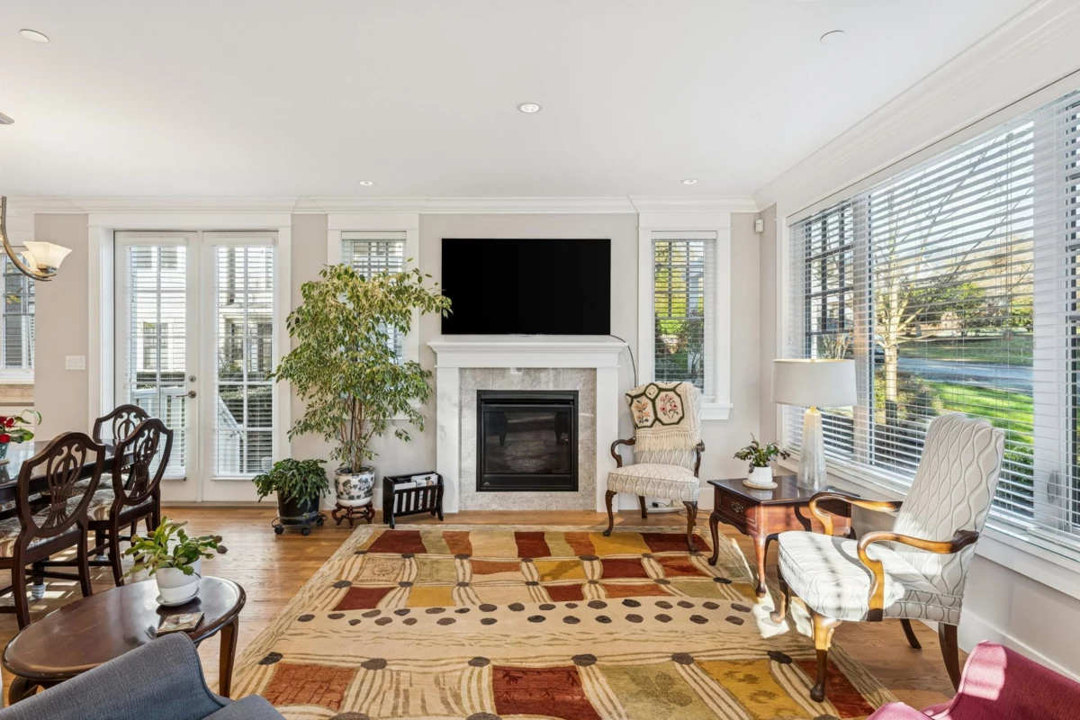Kitchen Photo of 1155 12th Street, West Vancouver, BC