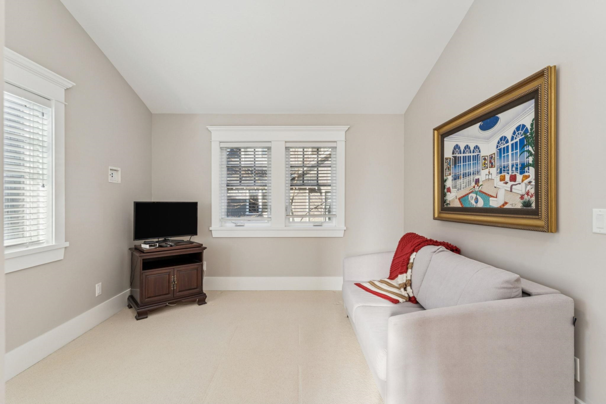 Laundry Room Photo of 1155 12th Street, West Vancouver, BC