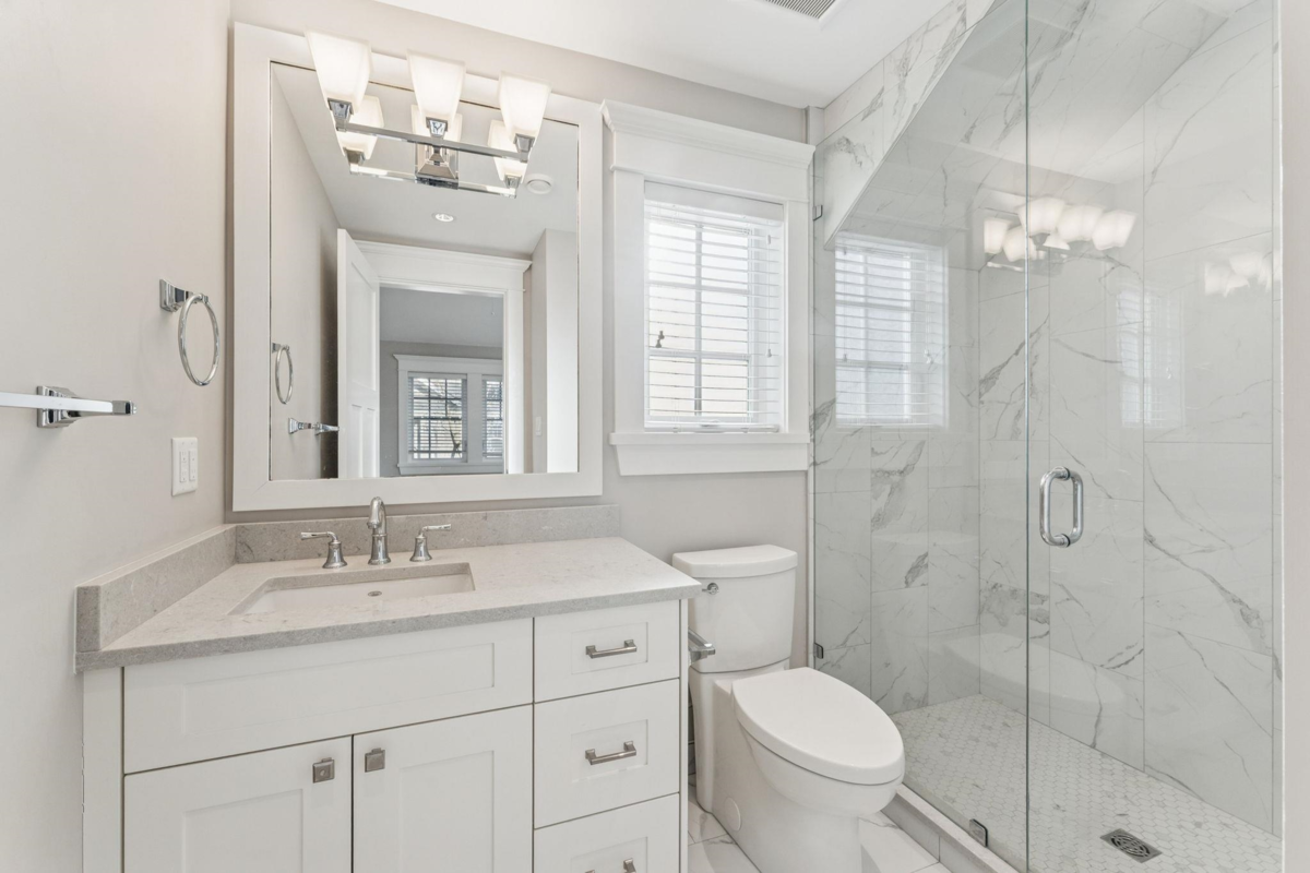 Mudroom Photo of 1155 12th Street, West Vancouver, BC