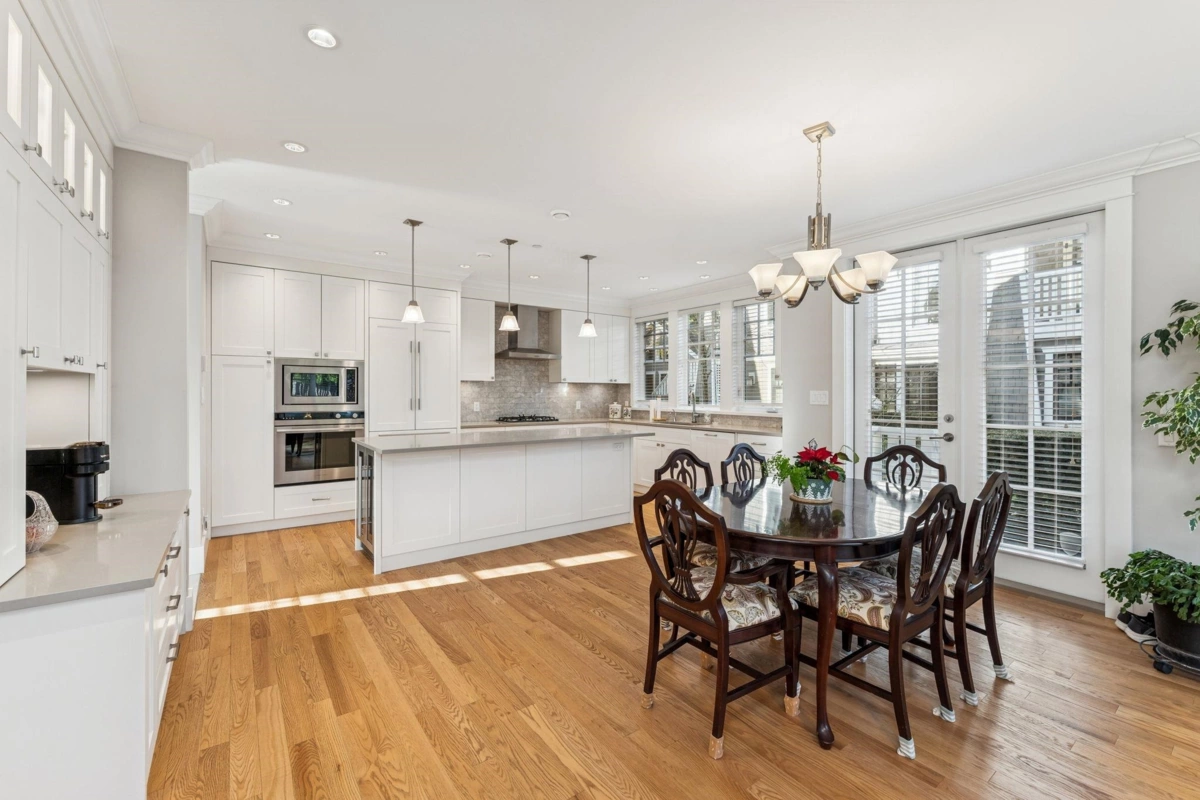 Pantry Photo of 1155 12th Street, West Vancouver, BC