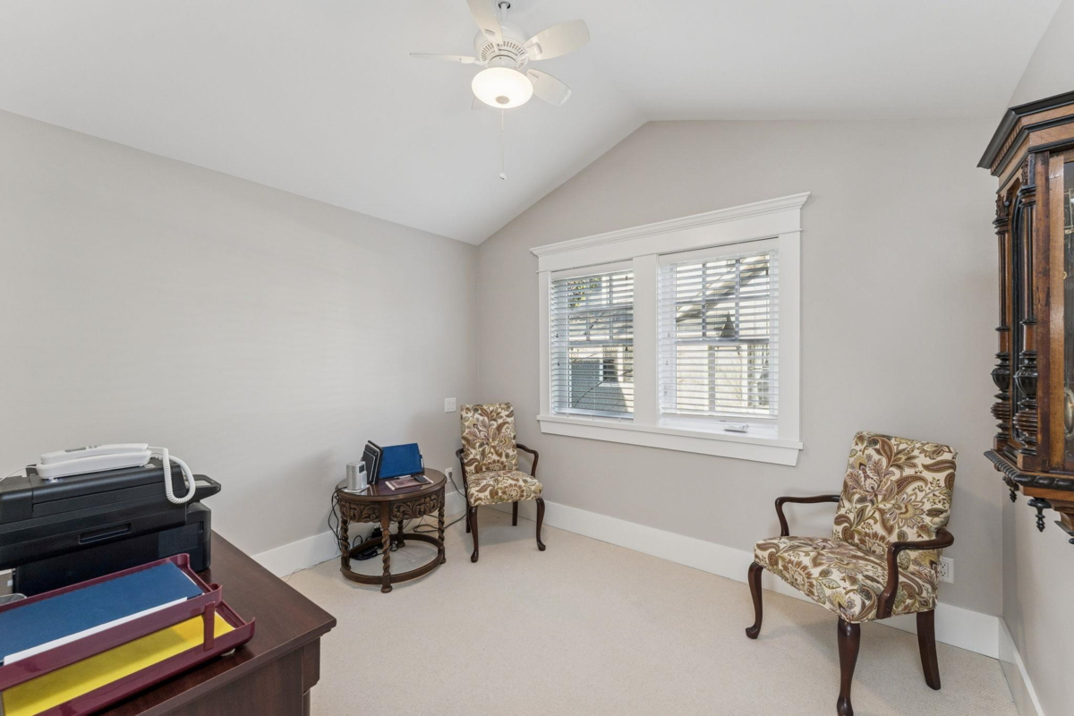 Powder Room Photo of 1155 12th Street, West Vancouver, BC