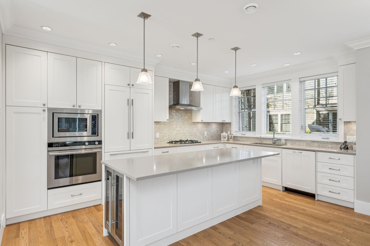 Primary Bathroom Photo of 1155 12th Street, West Vancouver, BC