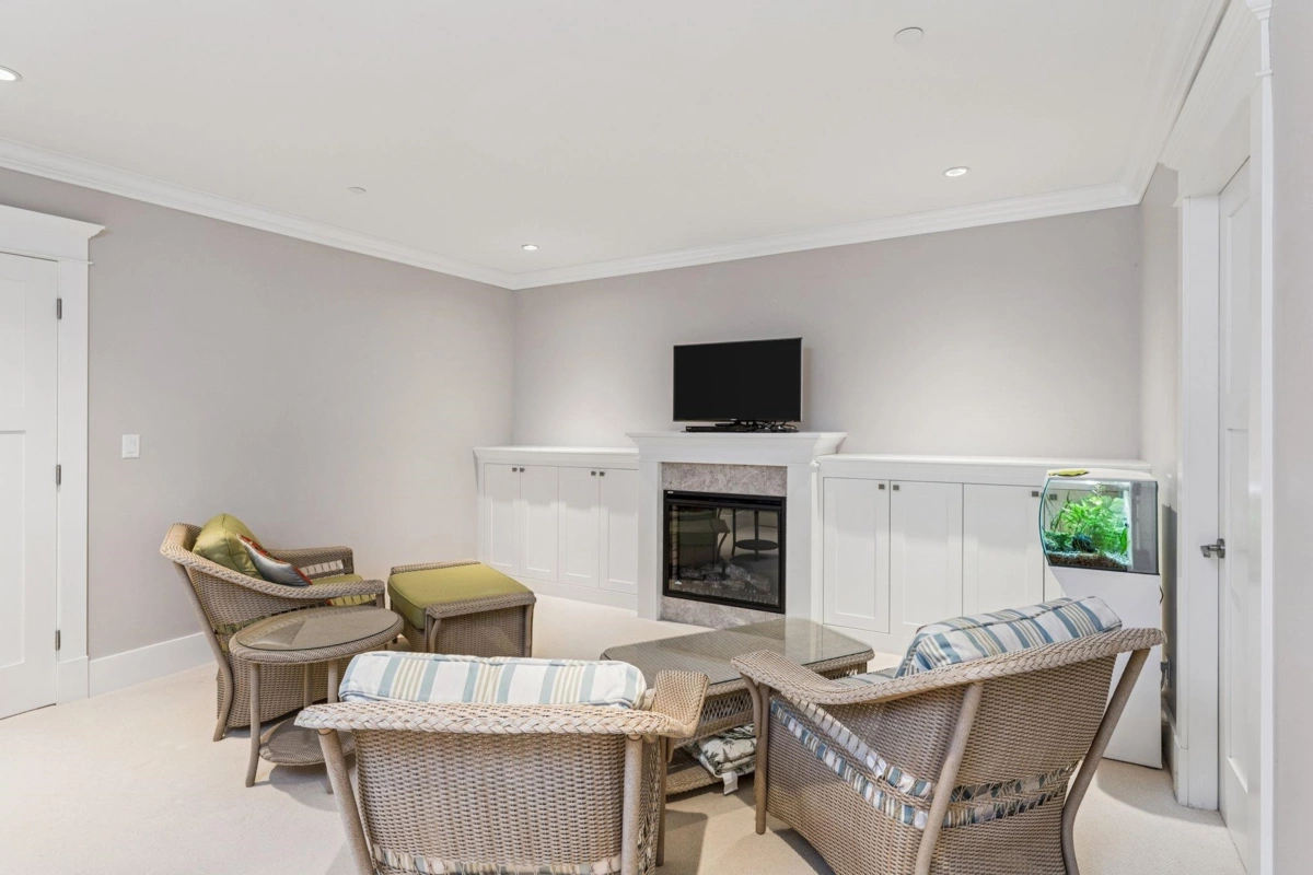 Staircase Photo of 1155 12th Street, West Vancouver, BC