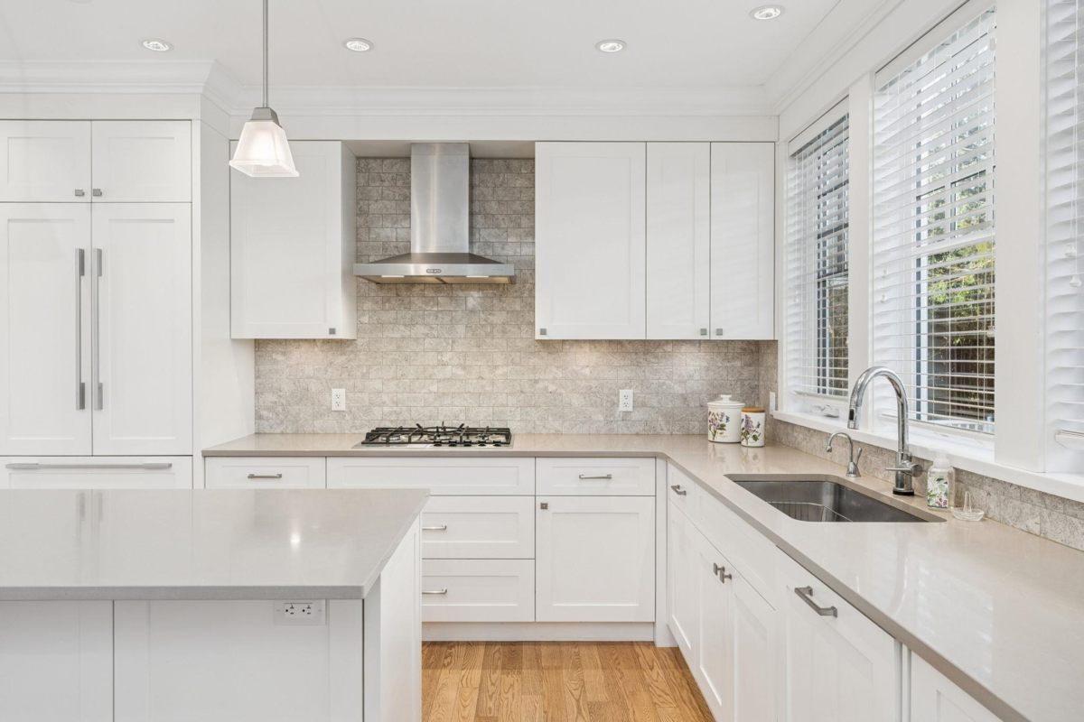 Walk-In Closet Photo of 1155 12th Street, West Vancouver, BC