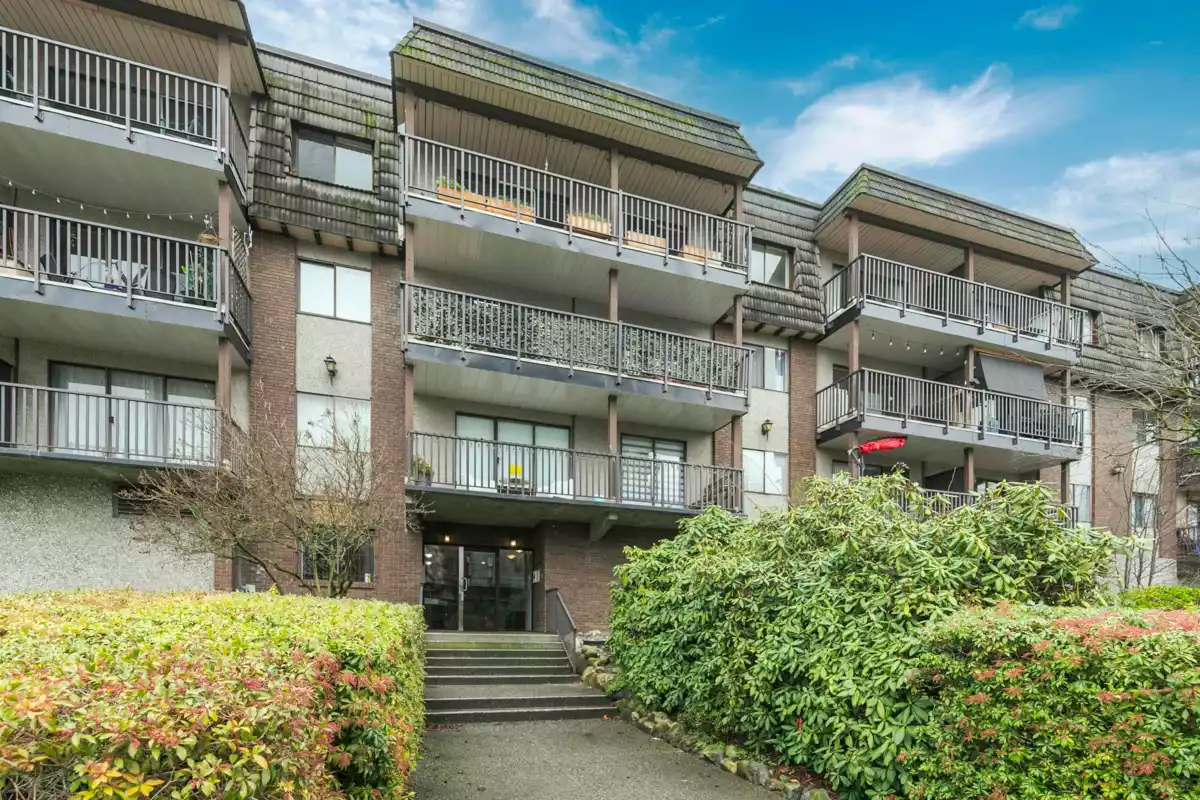 Entry Foyer Photo of 302 170 E 3rd Street, North Vancouver, BC