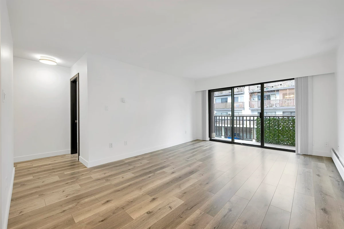 Kitchen Island Photo of 302 170 E 3rd Street, North Vancouver, BC
