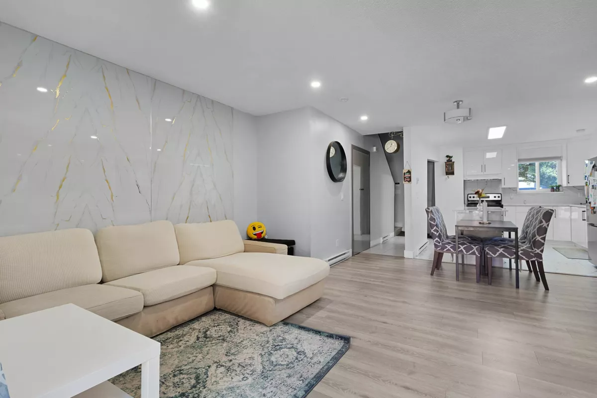 Dining Area Photo of 77 6657 138 Street, Surrey, BC