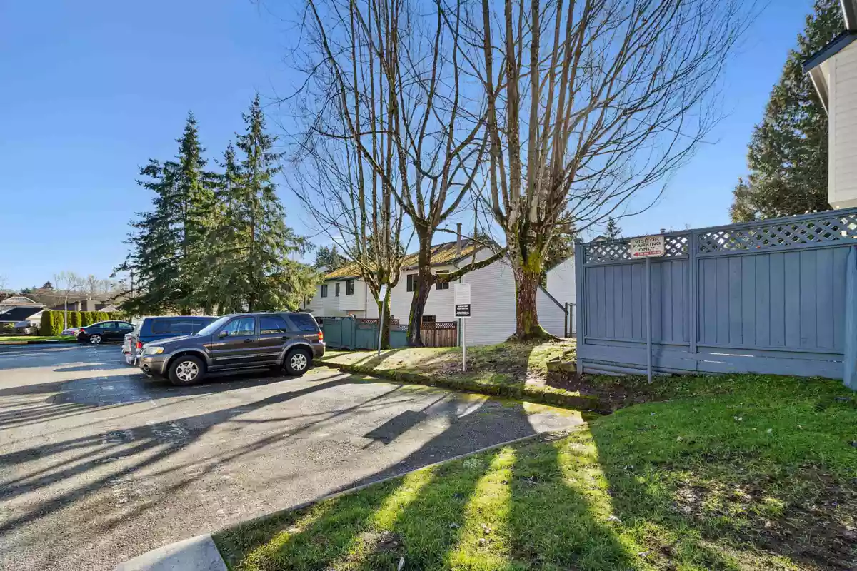 Entry Foyer Photo of 77 6657 138 Street, Surrey, BC