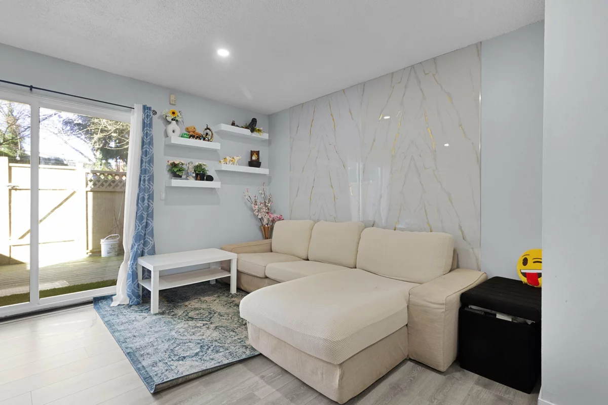 Family Room Photo of 77 6657 138 Street, Surrey, BC