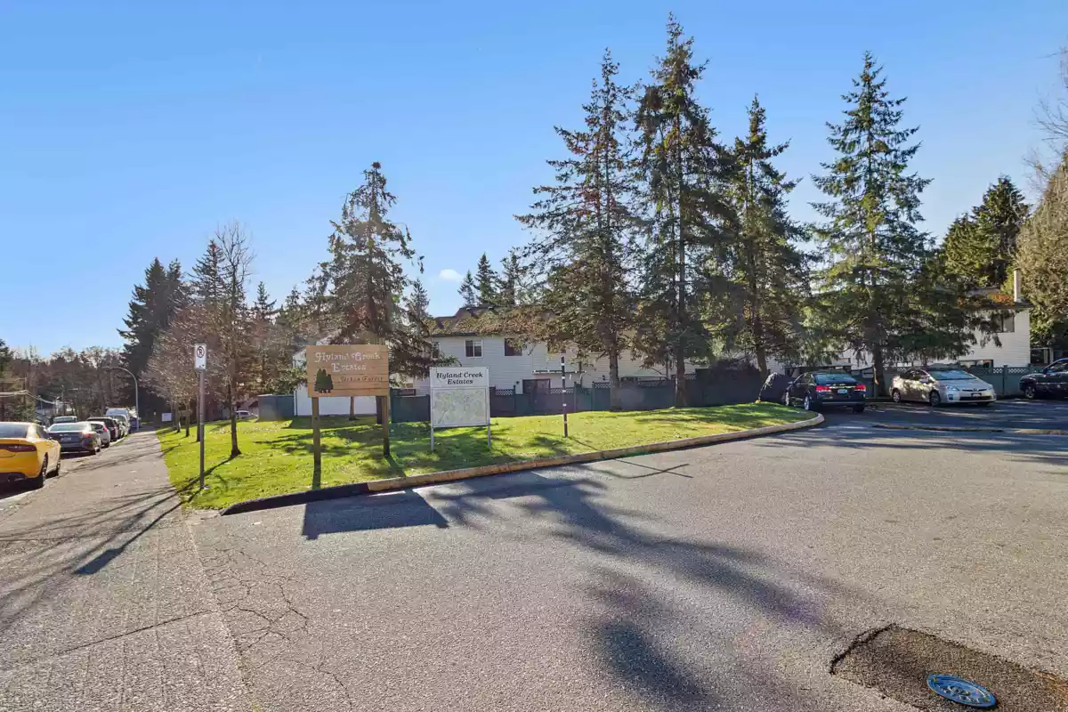 Hallway Photo of 77 6657 138 Street, Surrey, BC
