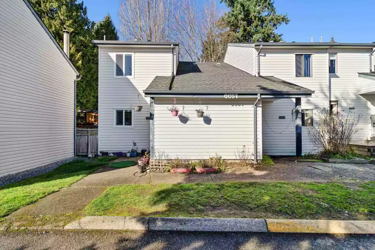Laundry Room Photo of 77 6657 138 Street, Surrey, BC