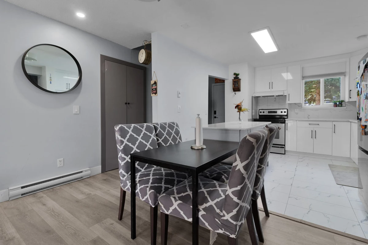 Walk-In Closet Photo of 77 6657 138 Street, Surrey, BC