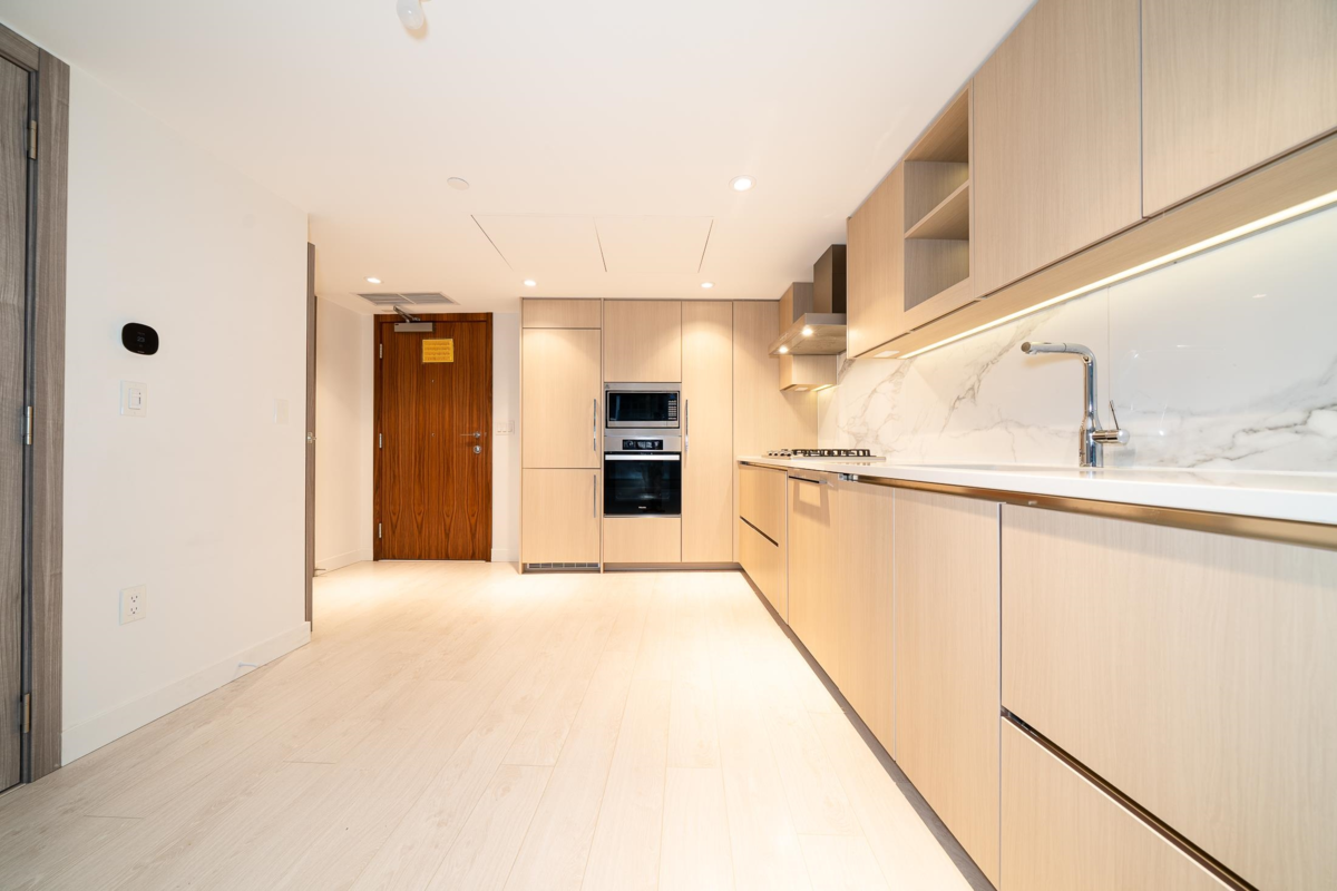 Primary Bathroom Photo of 582 8608 Hazelbridge Way, Richmond, BC
